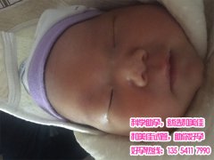 新生儿降临为邱女士重新带来笑容